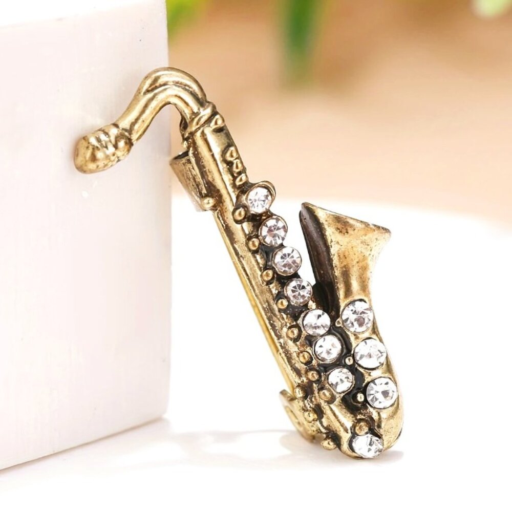 🌺 🌺 🌺 Tiny Vintage Style Saxophone Brooch Pin with Rhinestones